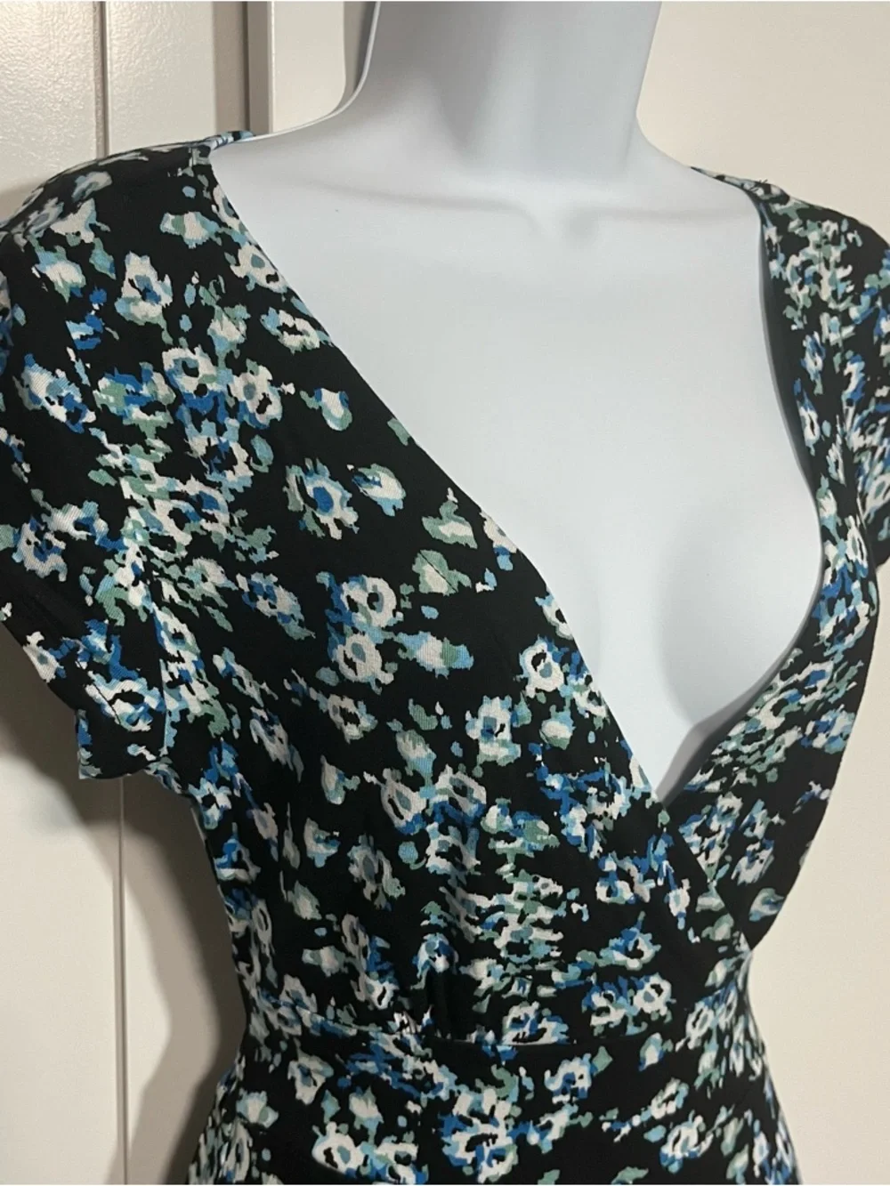 Floral Midi Dress Blue Accents Size Medium Super Soft Wrap Tie Back Boho - Picture 5 of 8